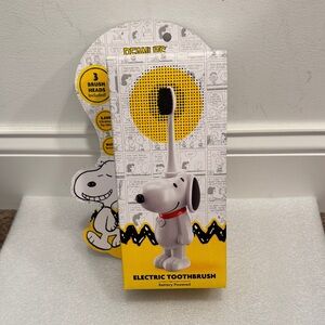 Snoopy Peanuts Electric Toothbrush with Extra Heads NIB